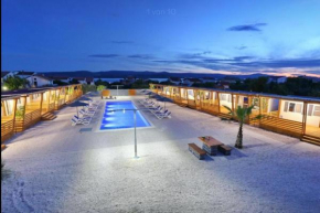Mobilheim Camping 6 Personen Pool am Meer